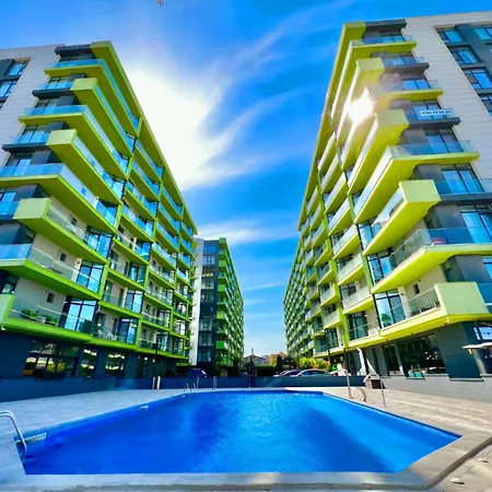 Luxury Seaside - Pool & Διαμέρισμα